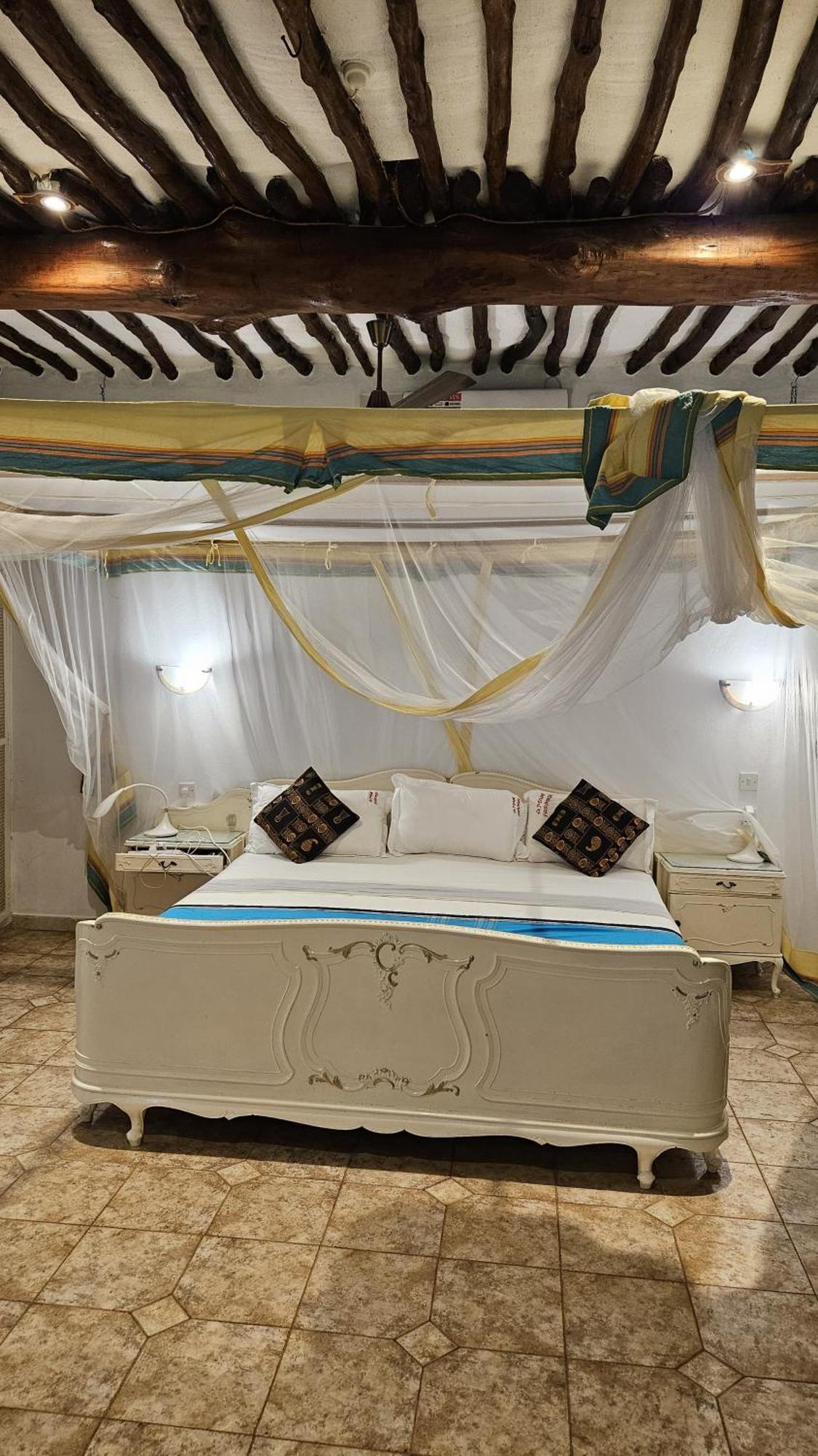 Amani Paradise - Luxury Villas Діані-Біч Екстер'єр фото
